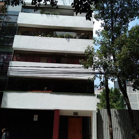 Charming Sunny Bedroom Overlooking Beautiful Amsterdam Avenue In Best Condesa Area Ciudad de México Exteriér fotografie