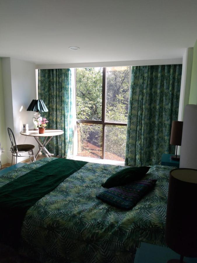 Charming Sunny Bedroom Overlooking Beautiful Amsterdam Avenue In Best Condesa Area Ciudad de México Exteriér fotografie