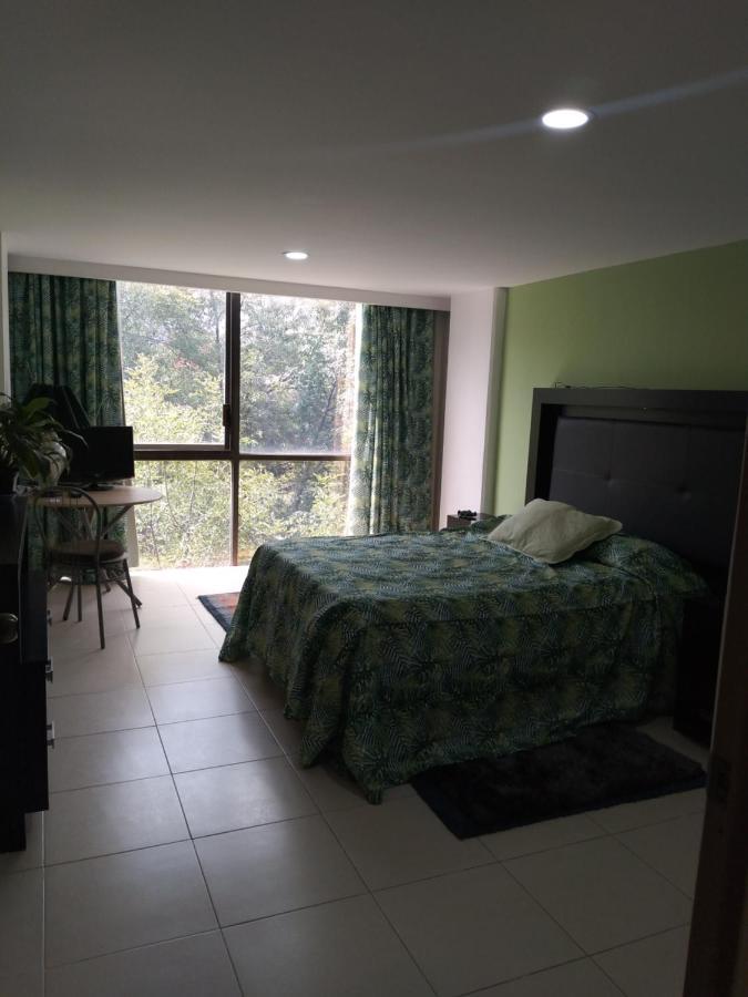 Charming Sunny Bedroom Overlooking Beautiful Amsterdam Avenue In Best Condesa Area Ciudad de México Exteriér fotografie