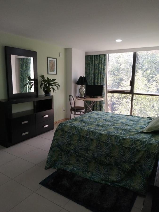Charming Sunny Bedroom Overlooking Beautiful Amsterdam Avenue In Best Condesa Area Ciudad de México Exteriér fotografie