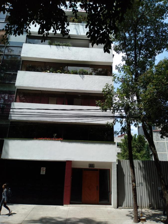 Charming Sunny Bedroom Overlooking Beautiful Amsterdam Avenue In Best Condesa Area Ciudad de México Exteriér fotografie